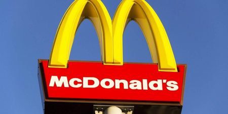 Τα McDonald’s καταργούν τις τεχνητές ουσίες από τα burger τους
