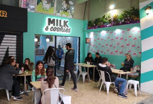 Στα MILK & COOKIES, το  πρώτο αυθεντικό milkshake bar, συναντώνται παιδικές αναμνήσεις & κερδοφορία