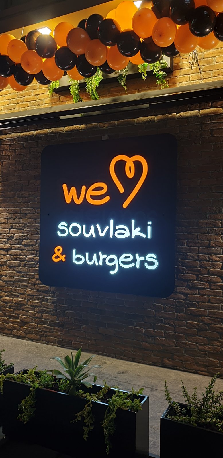 Το The Big Bad Wolf – Souvlaki & Burger Bar με νέο κατάστημα στην Κύπρο