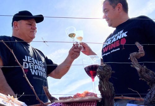 Το Cinque Wine Deli Bar φέρνει την εποχή του κλαδέματος στα καταστήματά του