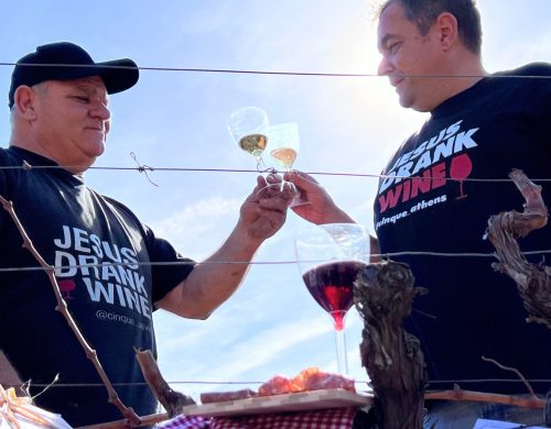 Το Cinque Wine Deli Bar φέρνει την εποχή του κλαδέματος στα καταστήματά του